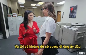 Đang làm quả lọ thì bị chị kế phát hiện