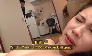 Người chồng đi làm, cô nàng cạnh nhà tốt bụng qua nhà chăm sóc cậu trai trẻ